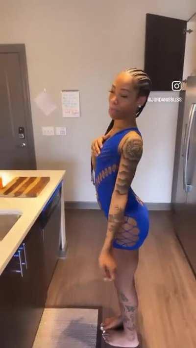 I'm only eating one thing in that kitchen 😋😋😋😋