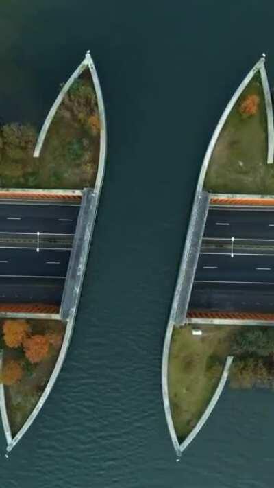 Aqueduct Veluwemeer in the Netherlands (be mesmerized)