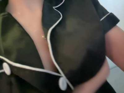 Hope you wouldn't mind tittyfucking a 19F Korean 💓😝