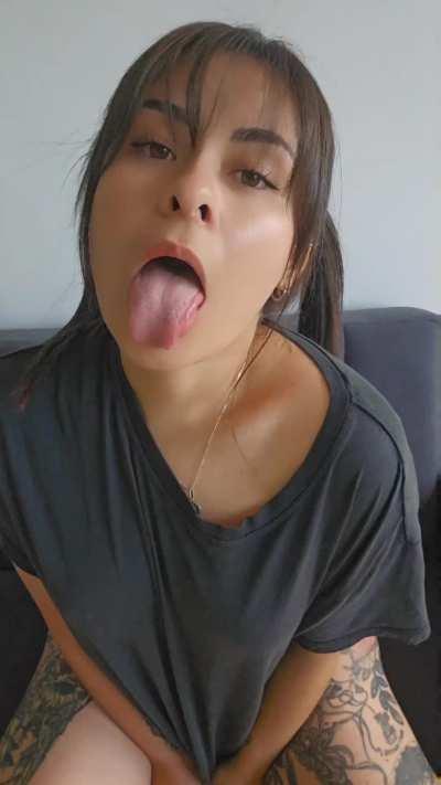 Mommy will suck yours if you eat her out on this Christmas, deal?