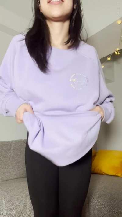 Canadian with 34DD's 😍