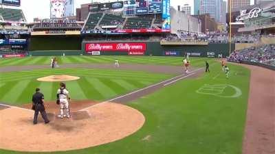 [Highlight] [Highlight] Jose Abreu reaches 1st base on a grounder that starts foul and spins back fair