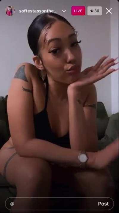 I’ve been missing her lives lately here’s one for y’all 😩😩 I could use y’all help too lol