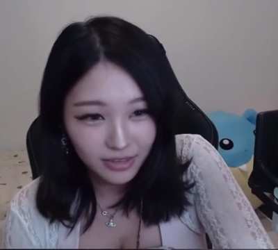 Hyoon looks good in any top 😍