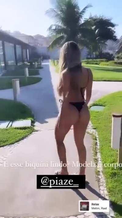 Lexa (que lindo biquíni 😂)