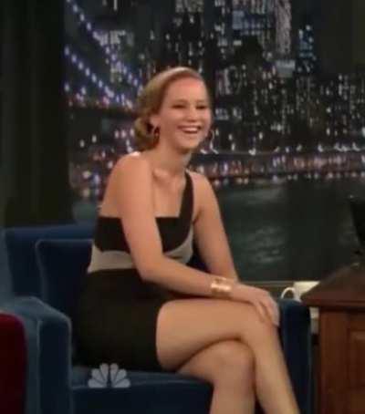 Jennifer Lawrence, leggy