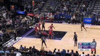 [Highlight] Pistons end the game on a 13-1 run in the last 3 minutes to steal a win from the Kings