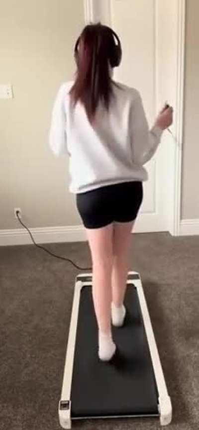 Kaelyn Look at that nice big ass 🥵🍑