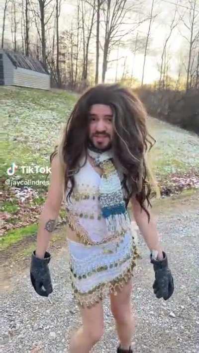 Is it just me or does shakira look like Eddie?