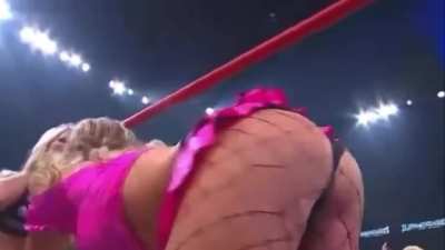 The best entrance EVER belongs to Velvet Sky!