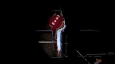 me:”why do i not have friends?” also me: