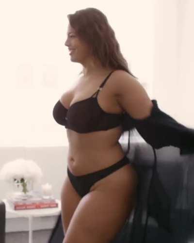 Mommy Ashley said she'd let you move back into your old room after you got evicted, on one condition: you let her sit on your face whenever she wants. At first you were nervous, she has such powerful curves after all. But you finally agreed, and she's so 