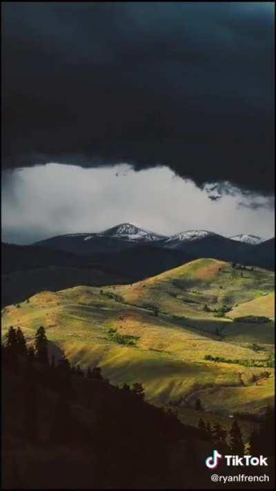 The way this time lapse catches this storm