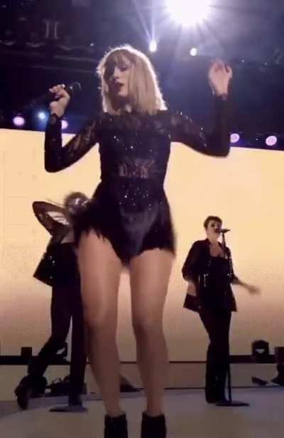 That hip shake 😩😩😩