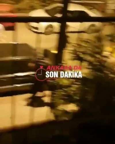 Başkent Ankara'da, Suriyeli sığınmacı gruplar arası sokak kavgası yaşandı / Two Syrian refugee groups fighting each other in the streets of Ankara, the capital of Turkey.