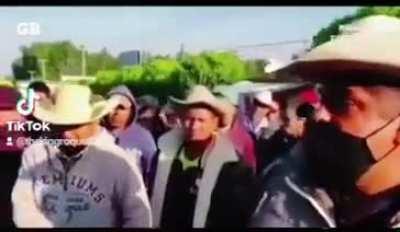 De estas personas, es de las que les gusta mucho a todos los gobiernos.