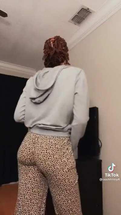 Soft & Jiggly No.525 😍🍑