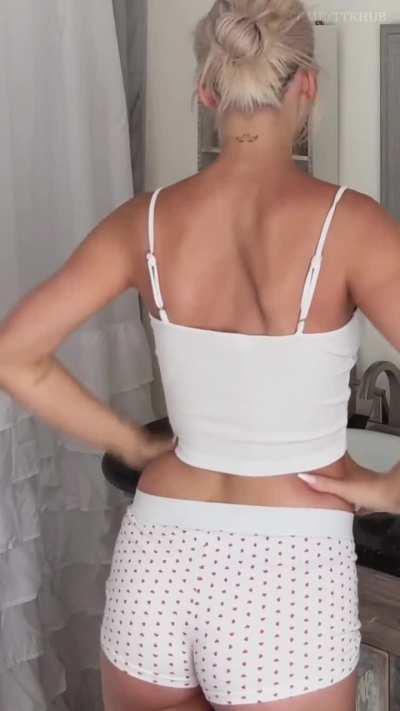 Booty comp from her new tiktok