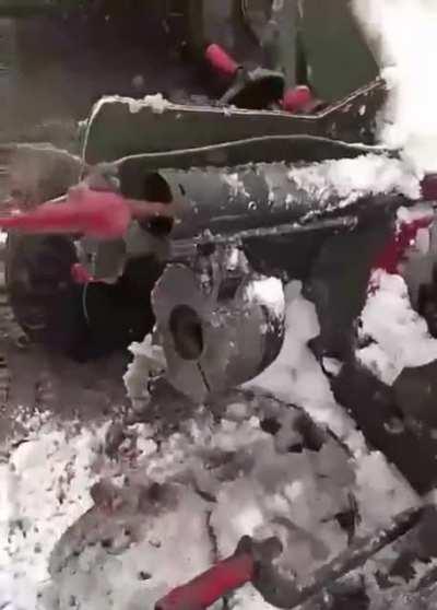 Captured Russian artillery: a tour of their terrible maintenance practices.