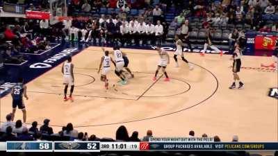 [Highlight] Zion Williamson absolutely baptizes Gobert