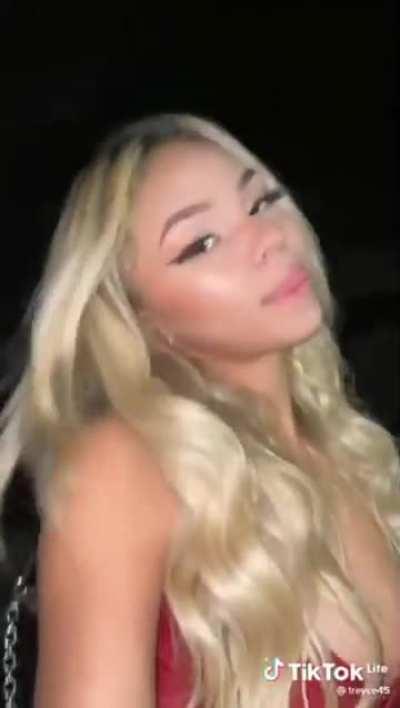 Thallita Treyce gostosa dos peitos enormes 🔥