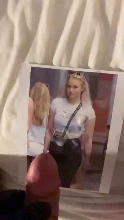 Sophie Turner slow motion cum tribute 