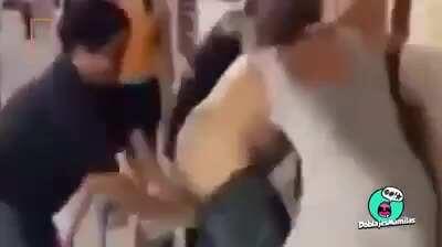 Eso es lo que enseña Shrek en las clases de los jueves no cobra mucho 😐 ya se que no lo va a ver completo pero ok