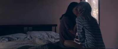 Sydney and Otmara Marrero Kiss - [2MIC]