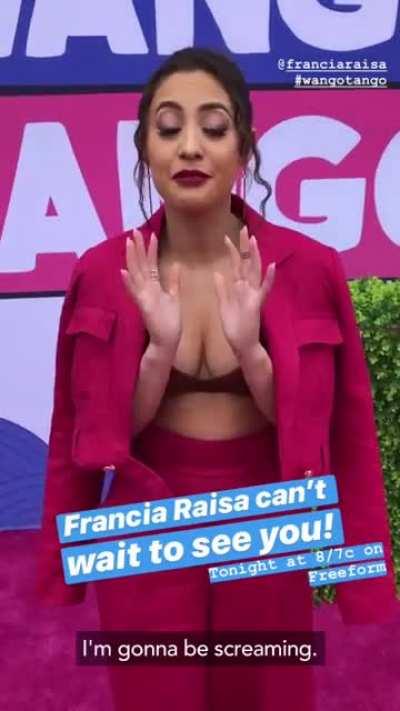 Nice Cleavage 😊 😍