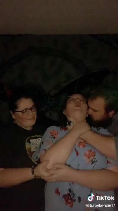 Oh yeah baby, breathe on me with your hot cheeto breathe