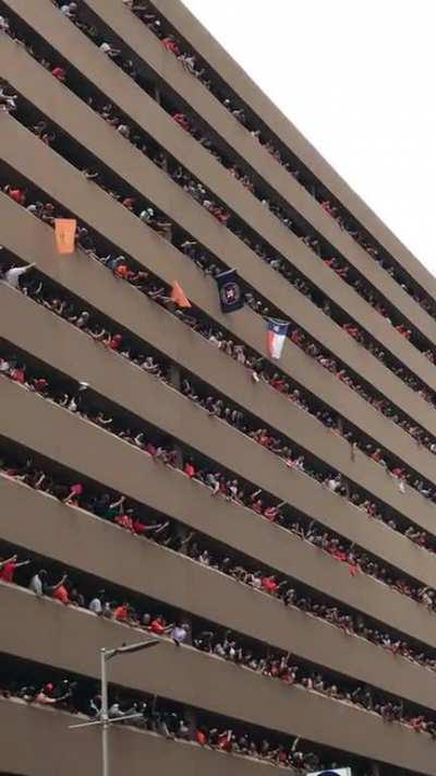 Returning a dropped hat across multiple floors