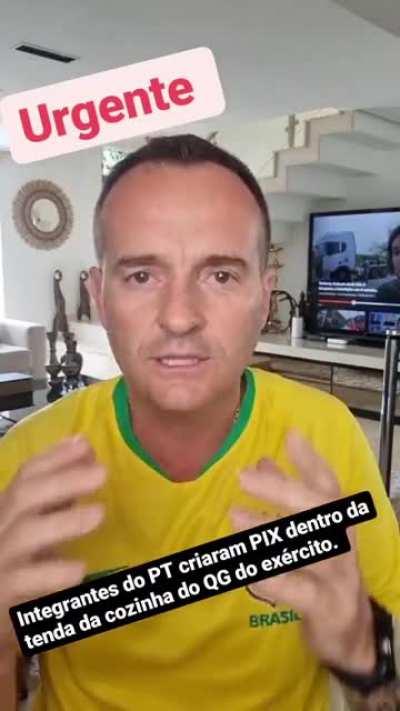 Uma pessoa espalhou um pix nas barracas de comida bolsonarista em vários estados. A questão é que ela recebeu doações e sumiu. Aqui um gado fala que ela não repassa o dinheiro.