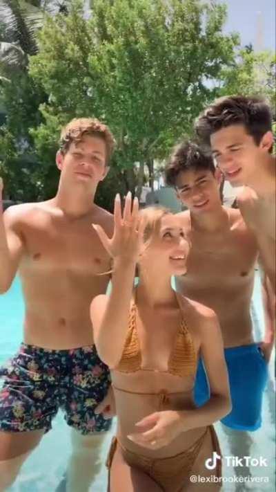 Ben grabs her tit🤤