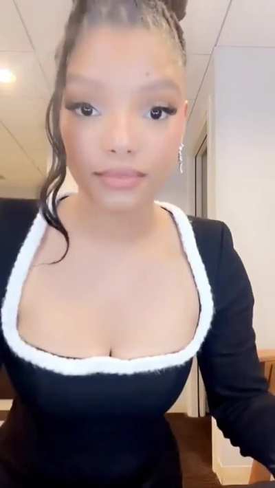 Halle before appearing on the J-Hud Show | Snapchat (12-11-2024)