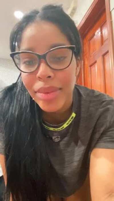 Big booty eating noodles