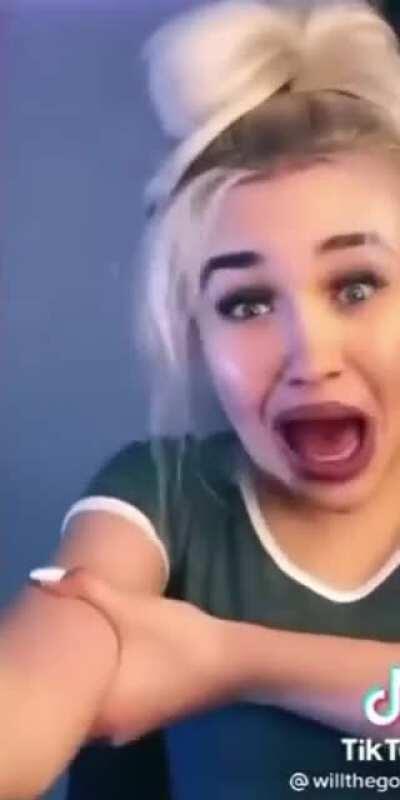 *screeeeech* 👋👁👄👁🤚