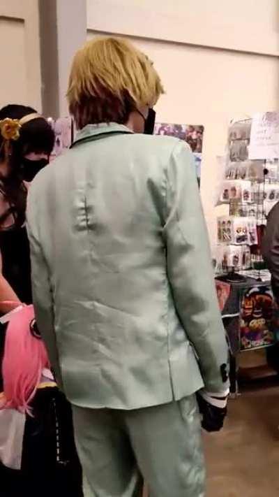 Anya jumping happily meeting Loid and Yor