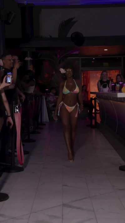 Mona andre (@modelmonalisa06)