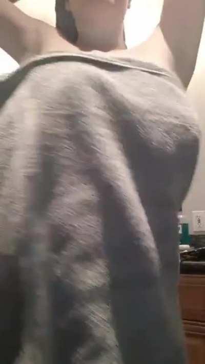 [OC] Are y'all sick of towel drops yet? How about a hands-free towel wiggle