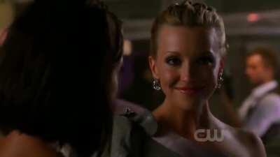 Katie Cassidy lesbian kissing