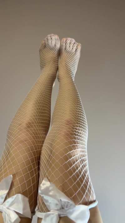 What's ur move if I ask you to pull out and cum on my feet?