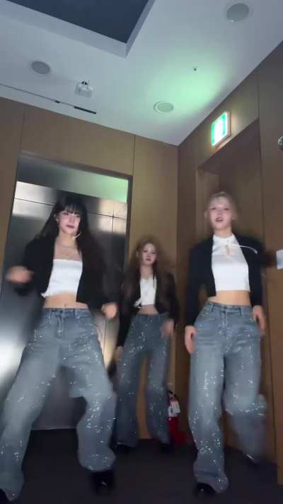 251223 tripleS : TikTok Update with JiWoo. YeonJi, JooBin - Lay It Down🕶️🖤