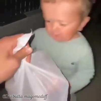 Walking out to collect my 5th Uber Eats of the week. Eeeeuuu ☝🏻