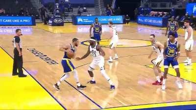 [Highlight] Steph Curry drains a three over Royce O'Neale from the corner to give him 325 for the season, 4th most in a single season