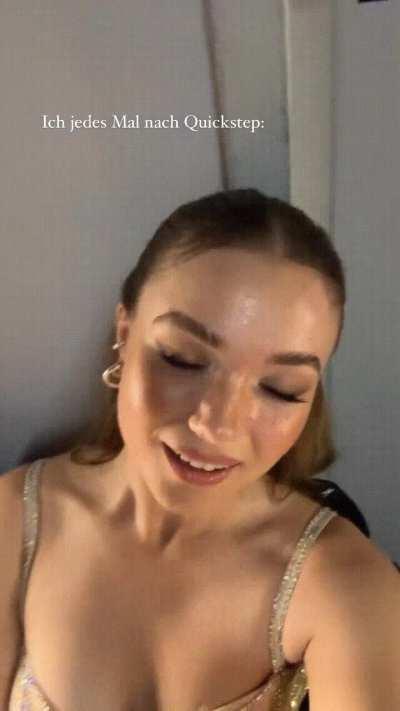 Juliabeautx schön verschwitzt und sie zeigt was sie hat 🔥