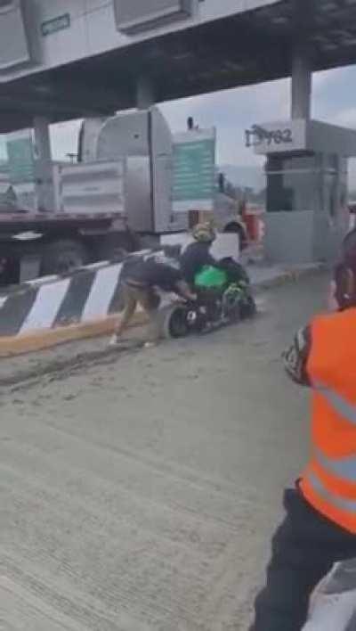 Idiot wanted to avoid paying the toll through a closed booth, gets stuck in fresh concrete instead.