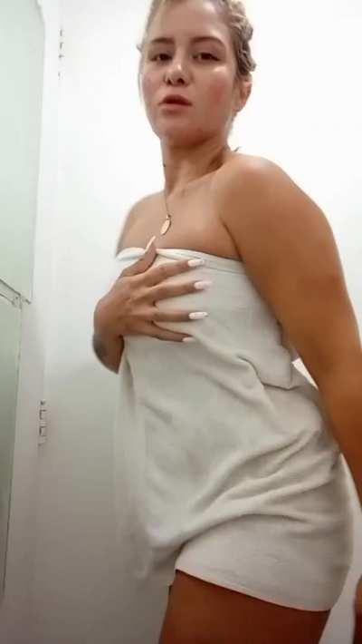 Does my ass make you hungry?