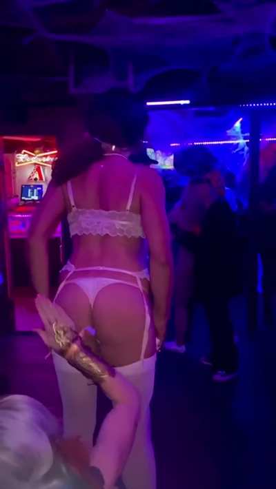 Find me at the club and give me cute booty a smack👋 