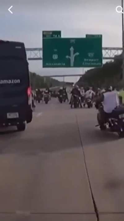 Amazon driver ain't got time for your highway takeover