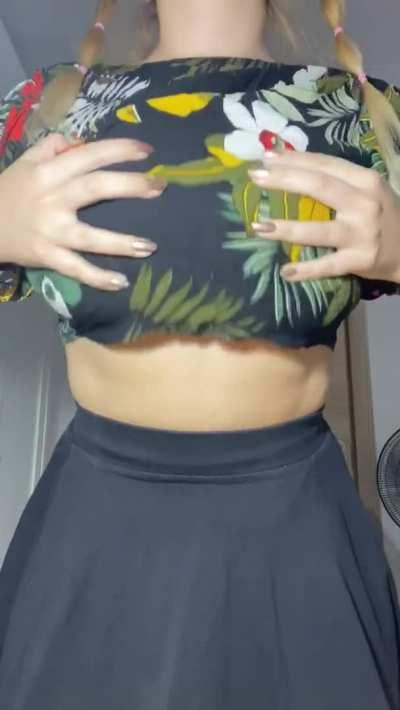 Hope my curves make you hard